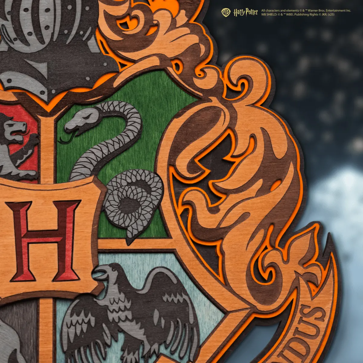 HOGWARTS™ CREST 3D WOOD POSTER ZeWood Inc.